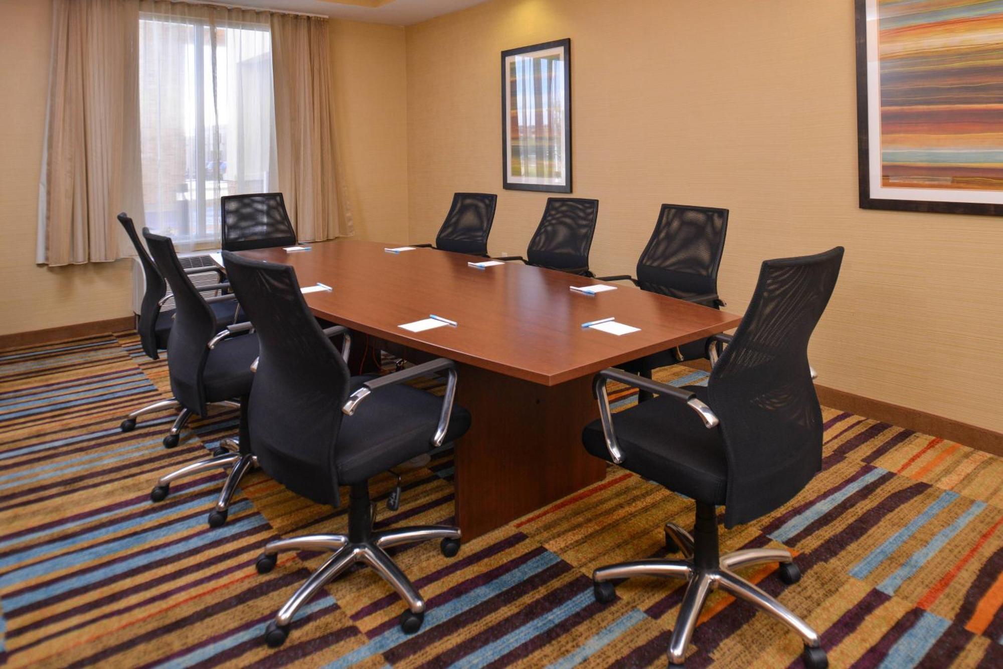 Fairfield Inn & Suites Фармингтън Екстериор снимка